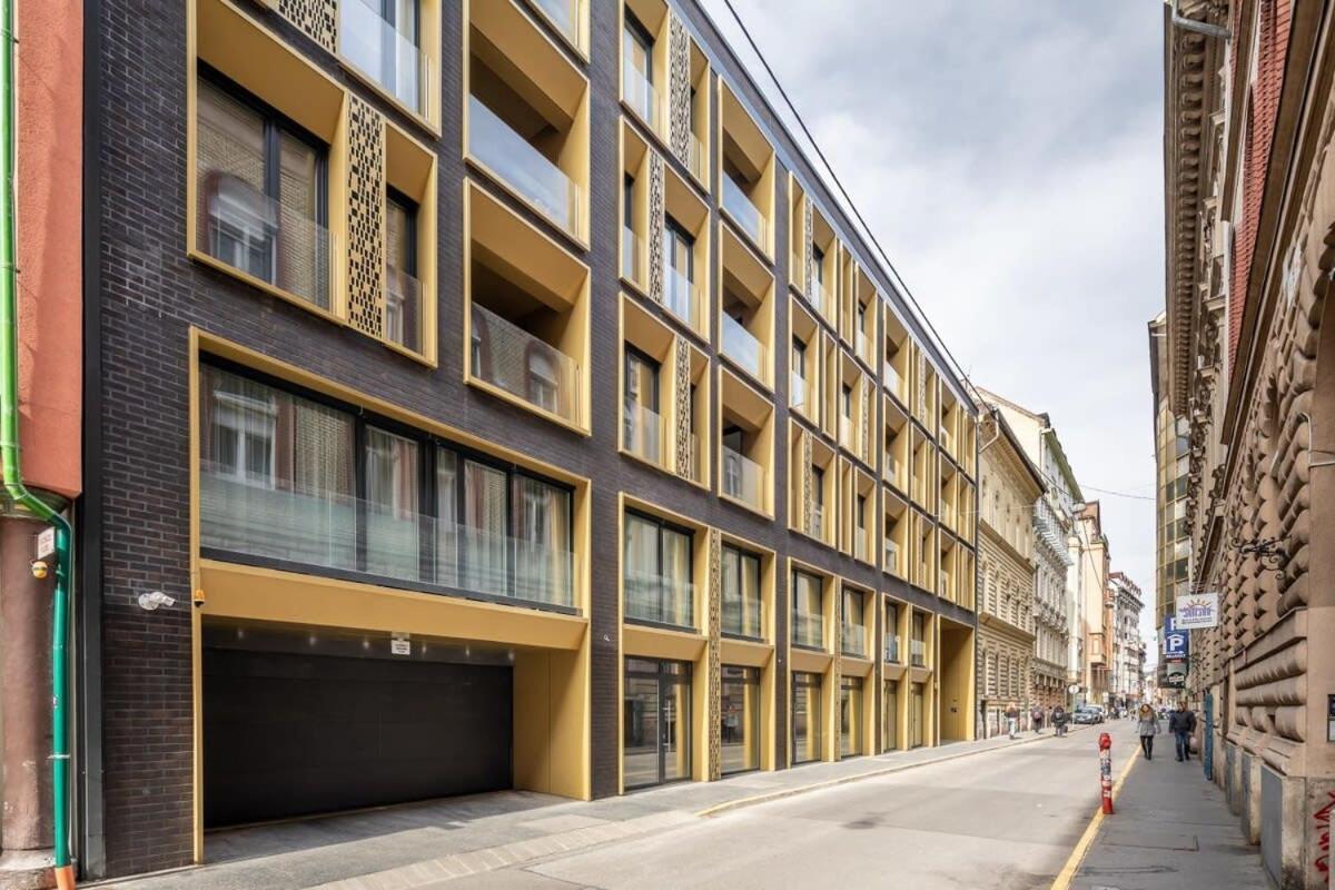 Modern Apt In Authentic Central Area, Budapest